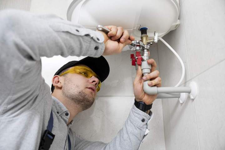 Installation ballon d'eau chaude sanitaire en Île-de-France
